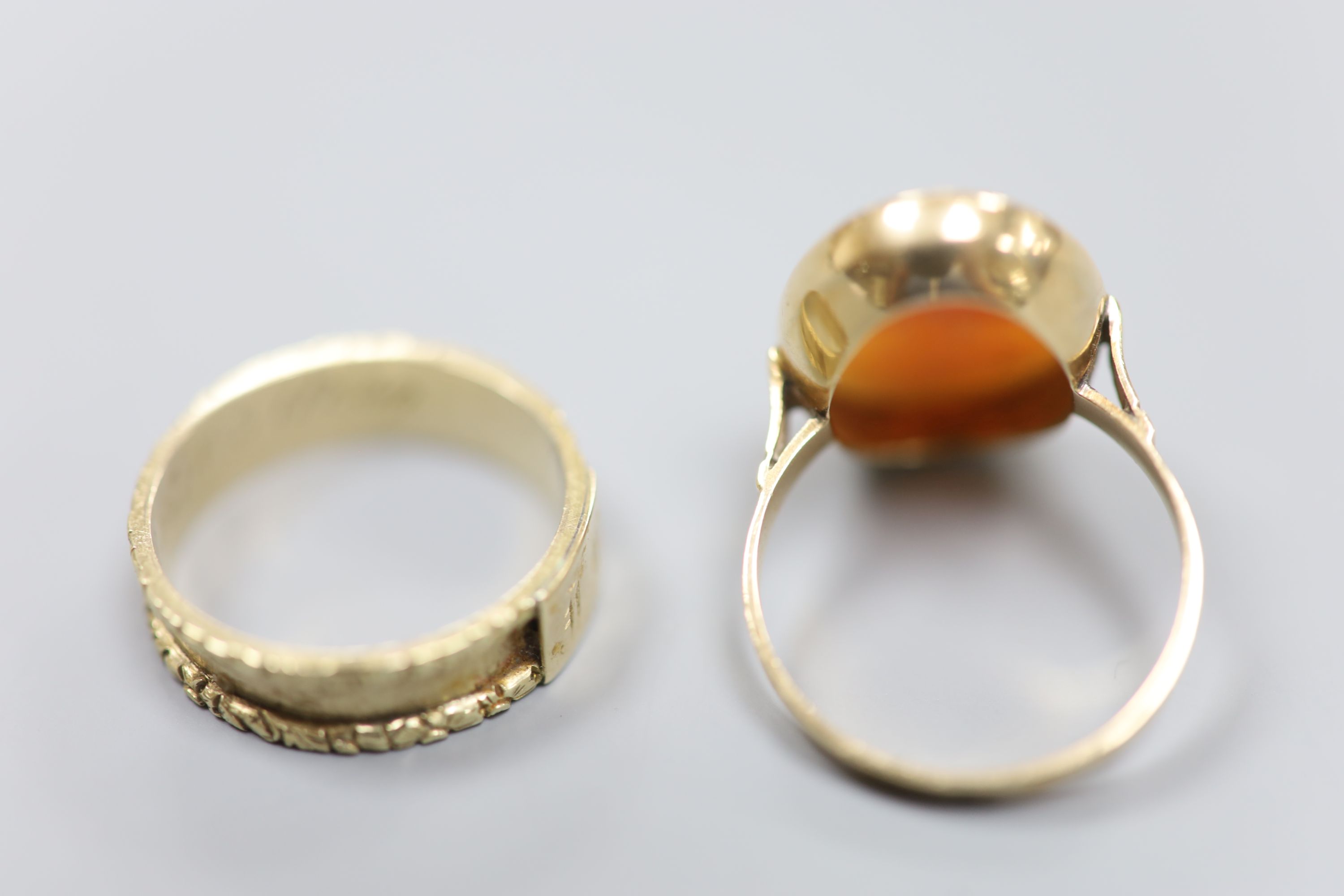 A William IV yellow metal mourning ring (lacking black enamel), with engraved initial and inscription, size M, 2.2 grams and a modern 14k and oval cameo shell ring, gross 3.2 grams.